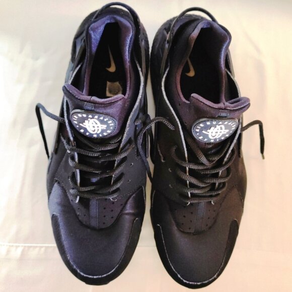 Nike Men\'s 2020 Air Huarache in Suede Triple Black, Size 9.5-10, EUC main image 10